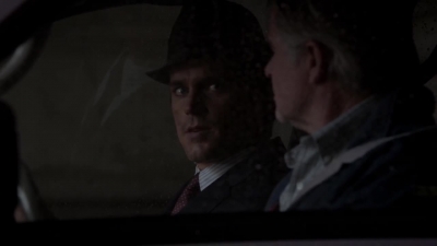 WHITE_COLLAR_-_E4X07_COMPROMISING_POSITIONS_050.jpg