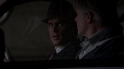 WHITE_COLLAR_-_E4X07_COMPROMISING_POSITIONS_051.jpg