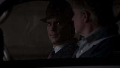 WHITE_COLLAR_-_E4X07_COMPROMISING_POSITIONS_057.jpg