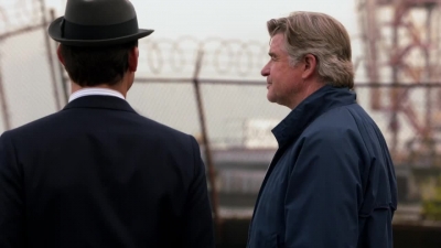 WHITE_COLLAR_-_E4X07_COMPROMISING_POSITIONS_128.jpg