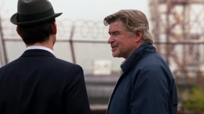 WHITE_COLLAR_-_E4X07_COMPROMISING_POSITIONS_160.jpg