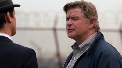 WHITE_COLLAR_-_E4X07_COMPROMISING_POSITIONS_200.jpg