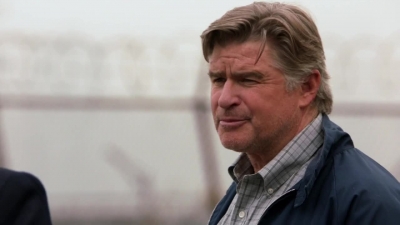 WHITE_COLLAR_-_E4X07_COMPROMISING_POSITIONS_244.jpg