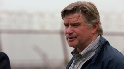 WHITE_COLLAR_-_E4X07_COMPROMISING_POSITIONS_246.jpg