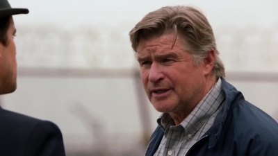 WHITE_COLLAR_-_E4X07_COMPROMISING_POSITIONS_252.jpg