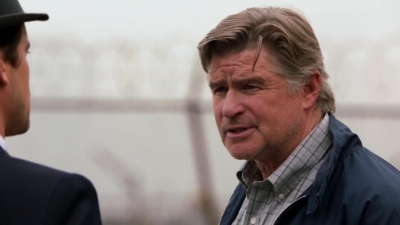 WHITE_COLLAR_-_E4X07_COMPROMISING_POSITIONS_258.jpg