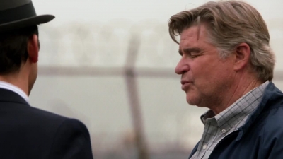 WHITE_COLLAR_-_E4X07_COMPROMISING_POSITIONS_262.jpg
