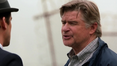 WHITE_COLLAR_-_E4X07_COMPROMISING_POSITIONS_312.jpg