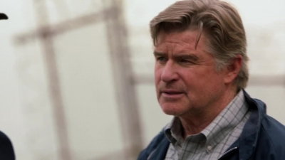 WHITE_COLLAR_-_E4X07_COMPROMISING_POSITIONS_319.jpg