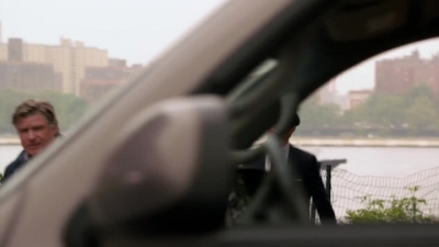 WHITE_COLLAR_-_E4X07_COMPROMISING_POSITIONS_327.jpg