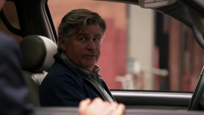 WHITE_COLLAR_-_E4X07_COMPROMISING_POSITIONS_363.jpg