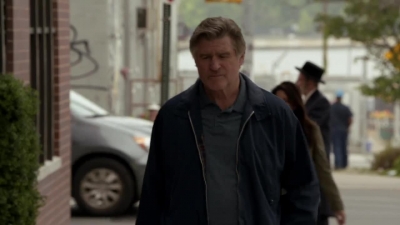 WHITE_COLLAR_-_E4X07_COMPROMISING_POSITIONS_382.jpg