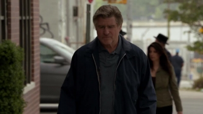 WHITE_COLLAR_-_E4X07_COMPROMISING_POSITIONS_384.jpg
