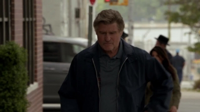 WHITE_COLLAR_-_E4X07_COMPROMISING_POSITIONS_386.jpg