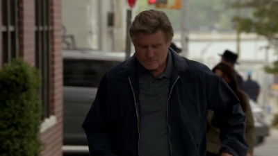 WHITE_COLLAR_-_E4X07_COMPROMISING_POSITIONS_387.jpg