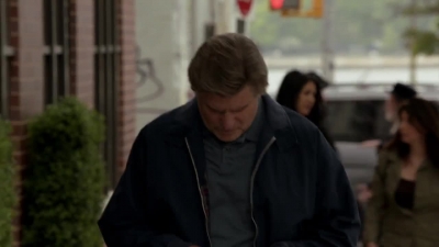 WHITE_COLLAR_-_E4X07_COMPROMISING_POSITIONS_392.jpg