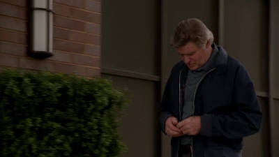 WHITE_COLLAR_-_E4X07_COMPROMISING_POSITIONS_393.jpg