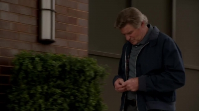 WHITE_COLLAR_-_E4X07_COMPROMISING_POSITIONS_394.jpg