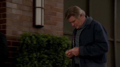 WHITE_COLLAR_-_E4X07_COMPROMISING_POSITIONS_395.jpg