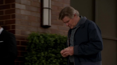 WHITE_COLLAR_-_E4X07_COMPROMISING_POSITIONS_396.jpg