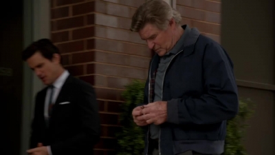 WHITE_COLLAR_-_E4X07_COMPROMISING_POSITIONS_398.jpg