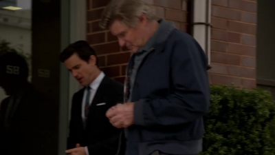 WHITE_COLLAR_-_E4X07_COMPROMISING_POSITIONS_400.jpg