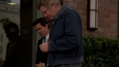 WHITE_COLLAR_-_E4X07_COMPROMISING_POSITIONS_401.jpg