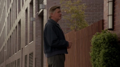 WHITE_COLLAR_-_E4X07_COMPROMISING_POSITIONS_405.jpg