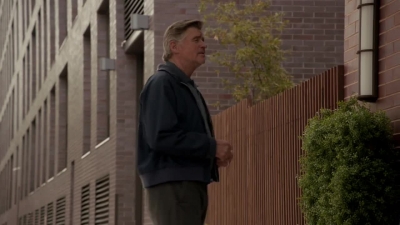 WHITE_COLLAR_-_E4X07_COMPROMISING_POSITIONS_406.jpg