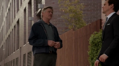 WHITE_COLLAR_-_E4X07_COMPROMISING_POSITIONS_410.jpg