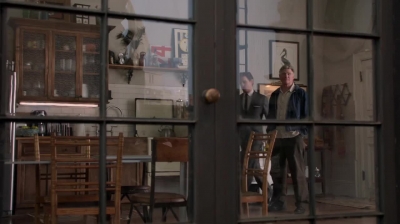 WHITE_COLLAR_-_E4X09_GLOVES_OFF_045.jpg