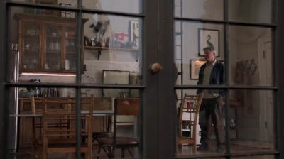 WHITE_COLLAR_-_E4X09_GLOVES_OFF_047.jpg