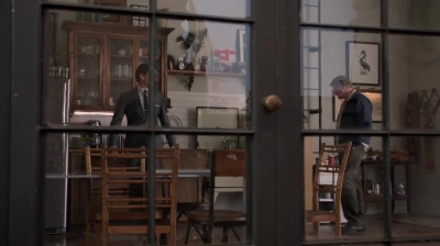 WHITE_COLLAR_-_E4X09_GLOVES_OFF_054.jpg