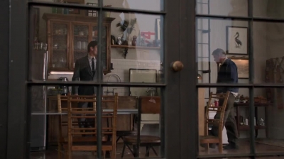 WHITE_COLLAR_-_E4X09_GLOVES_OFF_055.jpg