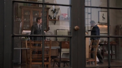 WHITE_COLLAR_-_E4X09_GLOVES_OFF_056.jpg