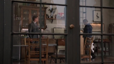 WHITE_COLLAR_-_E4X09_GLOVES_OFF_057.jpg