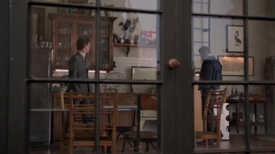 WHITE_COLLAR_-_E4X09_GLOVES_OFF_058.jpg