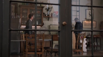 WHITE_COLLAR_-_E4X09_GLOVES_OFF_059.jpg