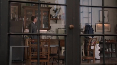 WHITE_COLLAR_-_E4X09_GLOVES_OFF_062.jpg