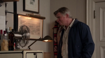 WHITE_COLLAR_-_E4X09_GLOVES_OFF_065.jpg