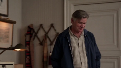WHITE_COLLAR_-_E4X09_GLOVES_OFF_078.jpg