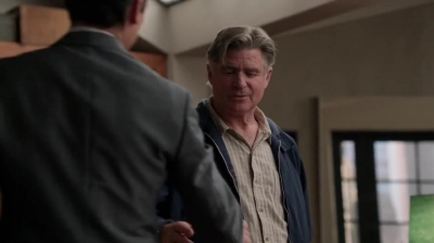 WHITE_COLLAR_-_E4X09_GLOVES_OFF_104.jpg