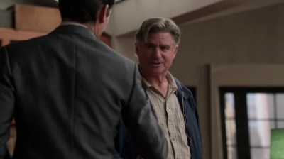 WHITE_COLLAR_-_E4X09_GLOVES_OFF_106.jpg
