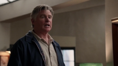 WHITE_COLLAR_-_E4X09_GLOVES_OFF_112.jpg