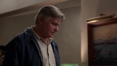 WHITE_COLLAR_-_E4X09_GLOVES_OFF_139.jpg