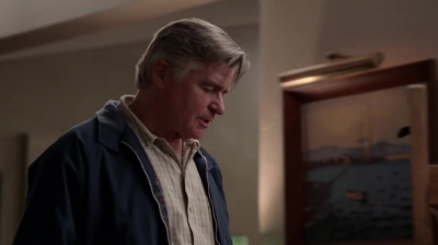 WHITE_COLLAR_-_E4X09_GLOVES_OFF_140.jpg