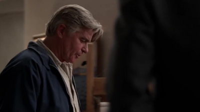 WHITE_COLLAR_-_E4X09_GLOVES_OFF_144.jpg
