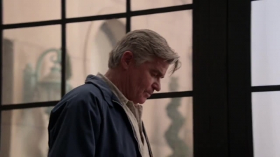 WHITE_COLLAR_-_E4X09_GLOVES_OFF_149.jpg