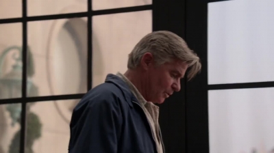 WHITE_COLLAR_-_E4X09_GLOVES_OFF_152.jpg