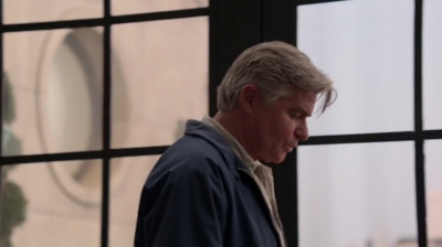 WHITE_COLLAR_-_E4X09_GLOVES_OFF_153.jpg